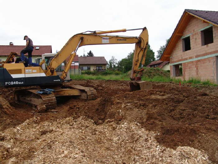 Aushub: Bodo mit dem Bagger